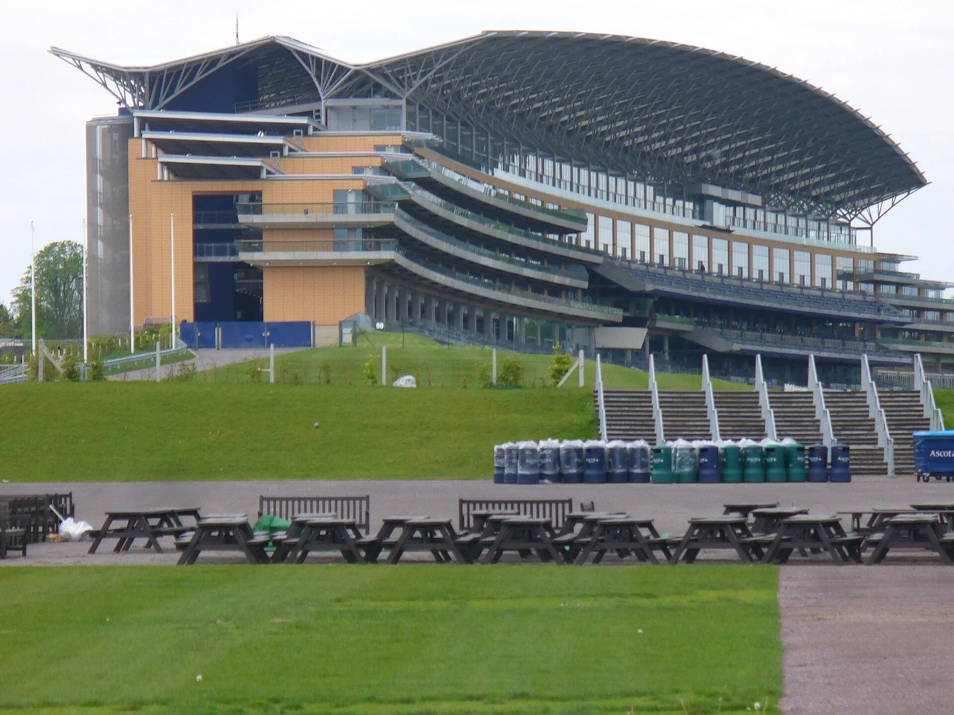 Große Tribüne der Rennbahn von Ascot
