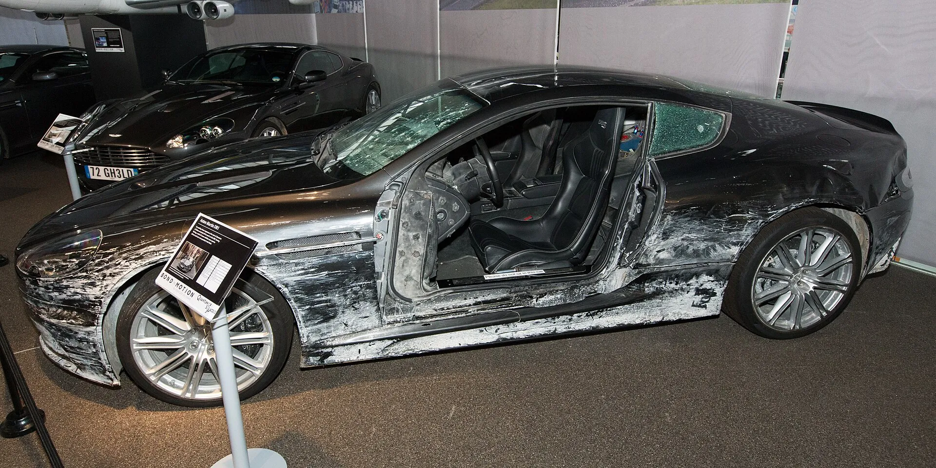 Der beschädigte Aston Martin DBS aus Ein Quantum Trost ohne Fahrertür