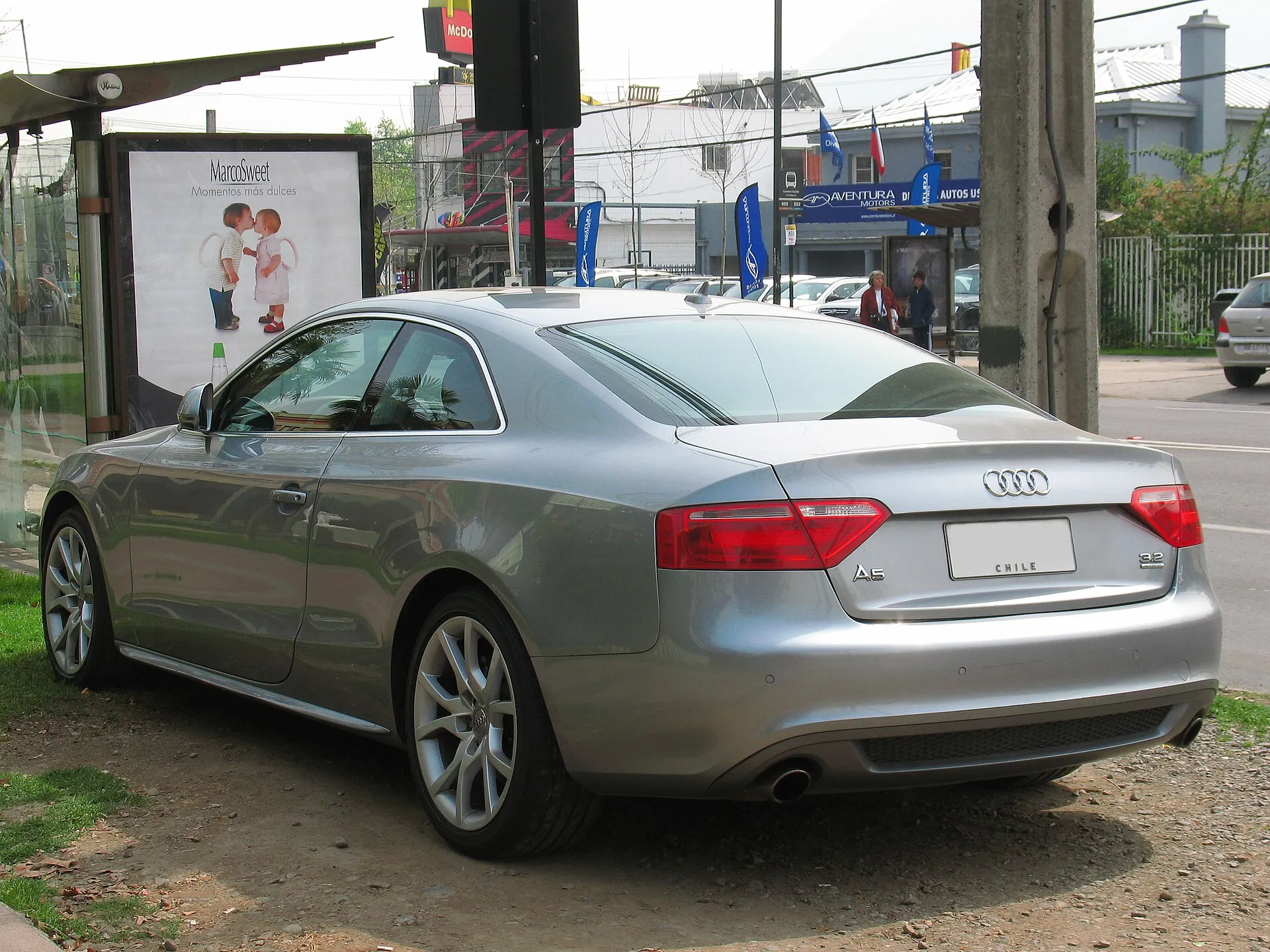 Silbernes Audi A5 Coupé der ersten Generation