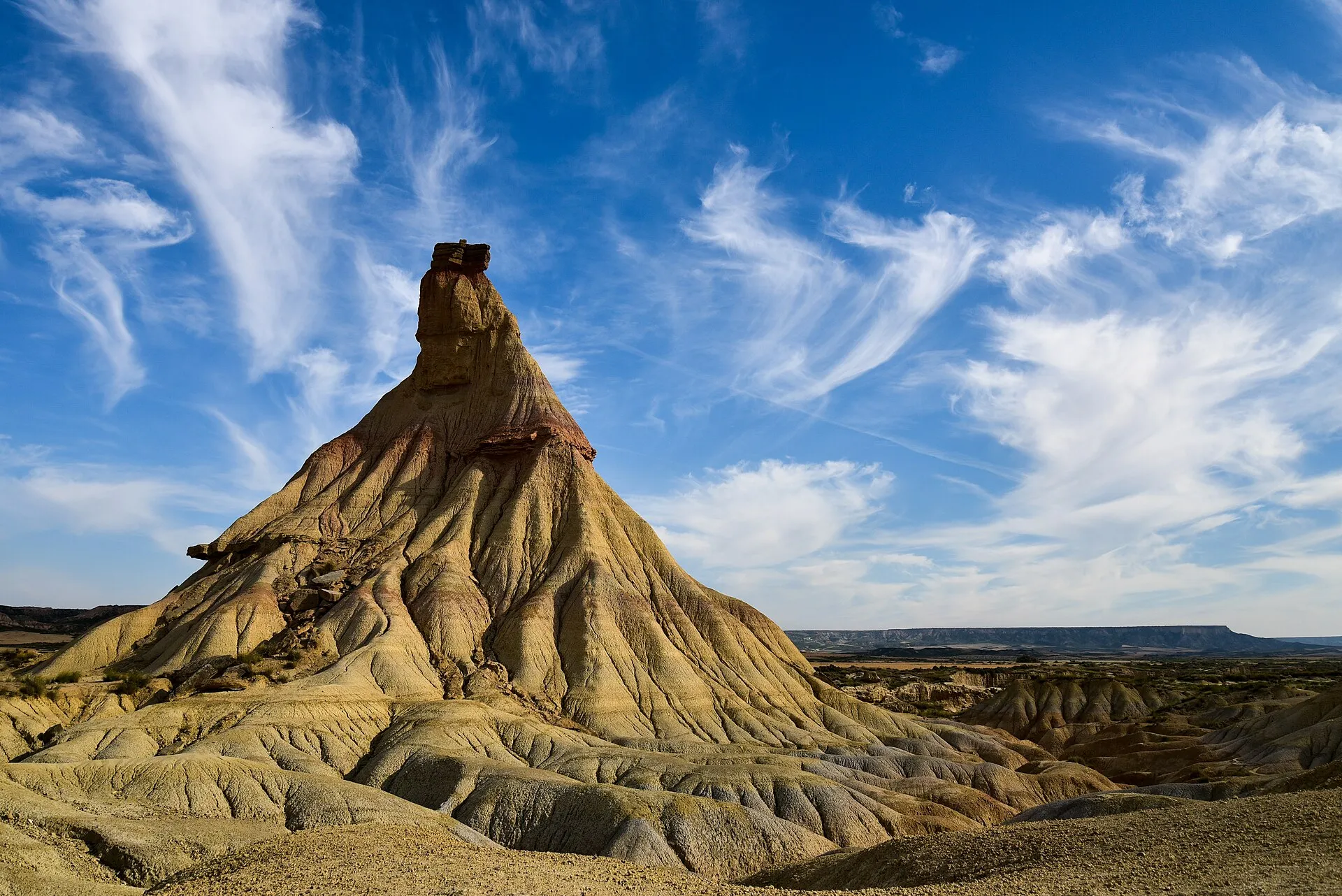 Die markante Felsformation Castildetierra in der Halbwüste Bardenas Reales