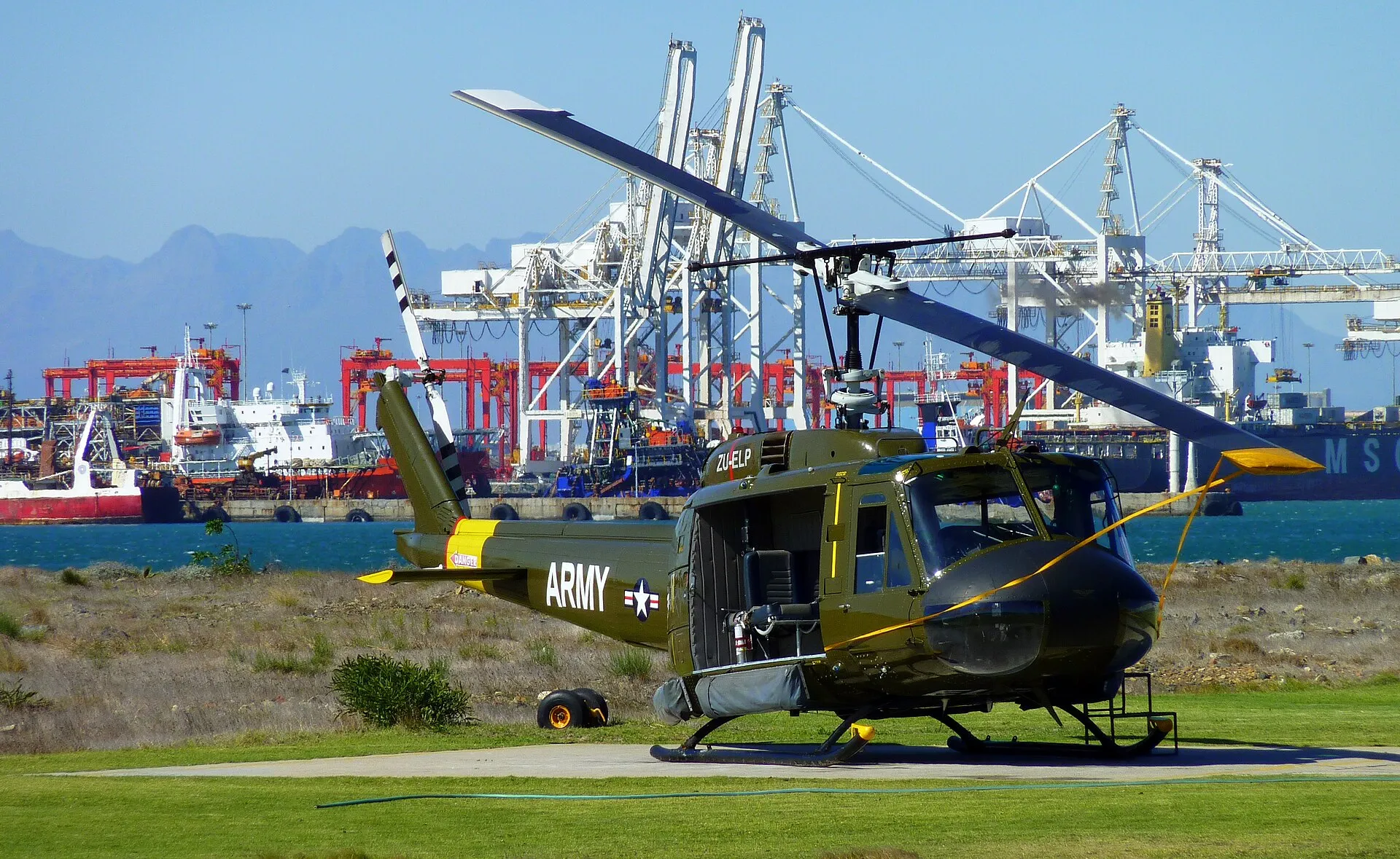 Grüner Bell UH-1H Huey am Boden
