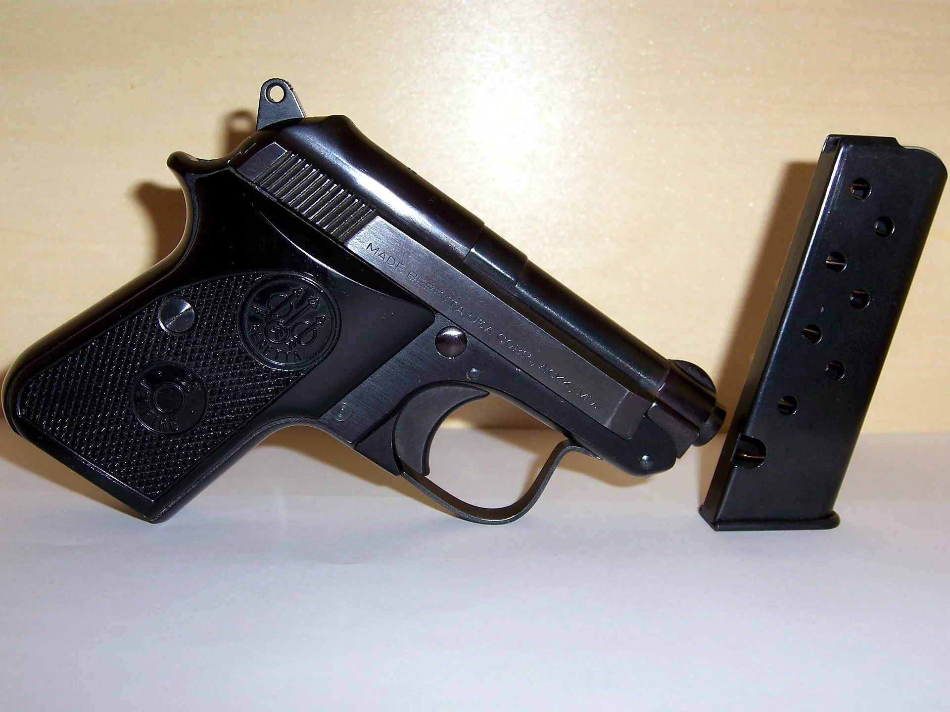 Beretta 950 Jetfire mit Magazin