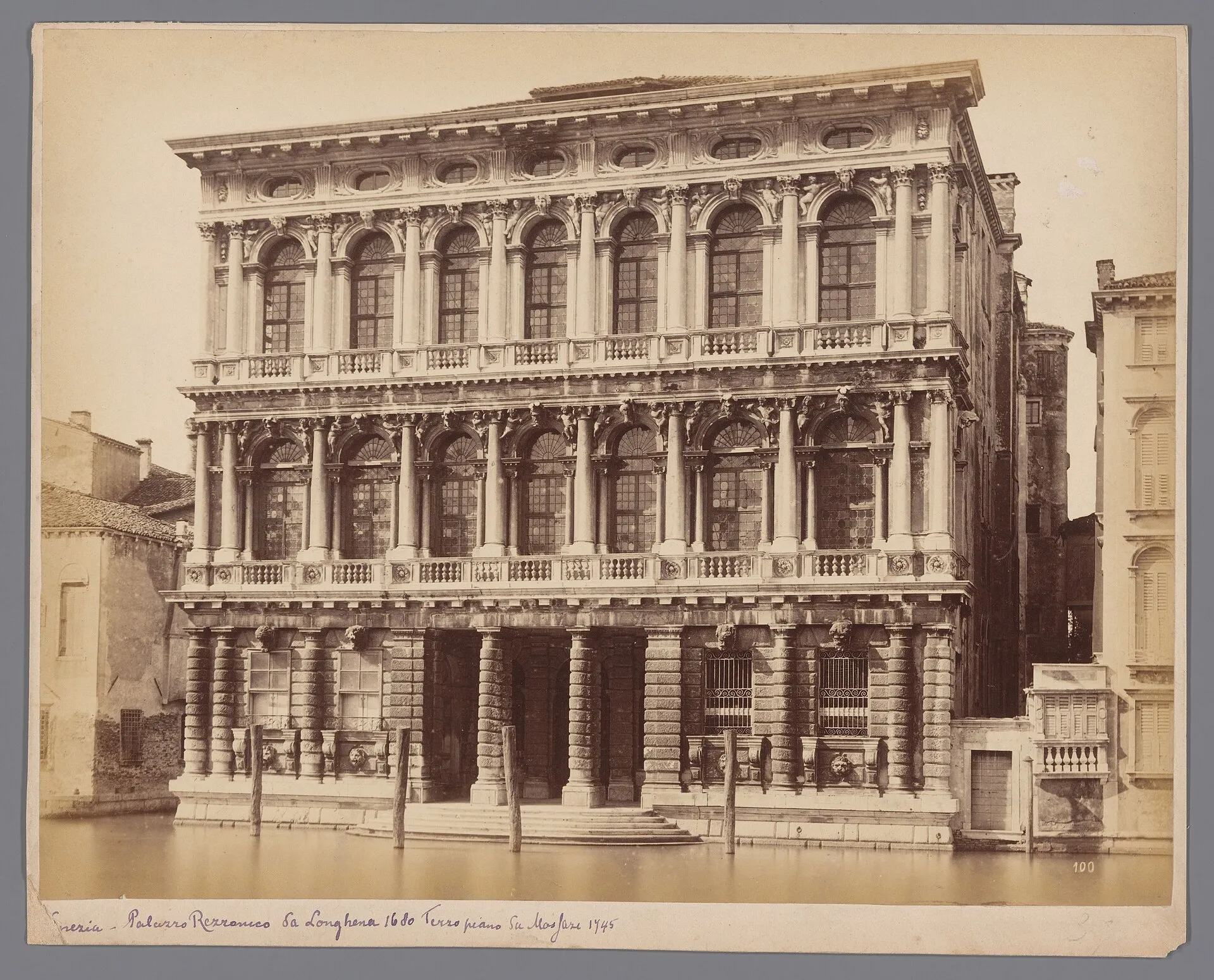 Historische Ansicht des Palazzo Ca’ Rezzonico am Canal Grande