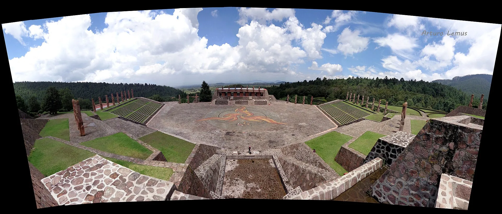 Monumentale Anlage des Centro Ceremonial Otomí