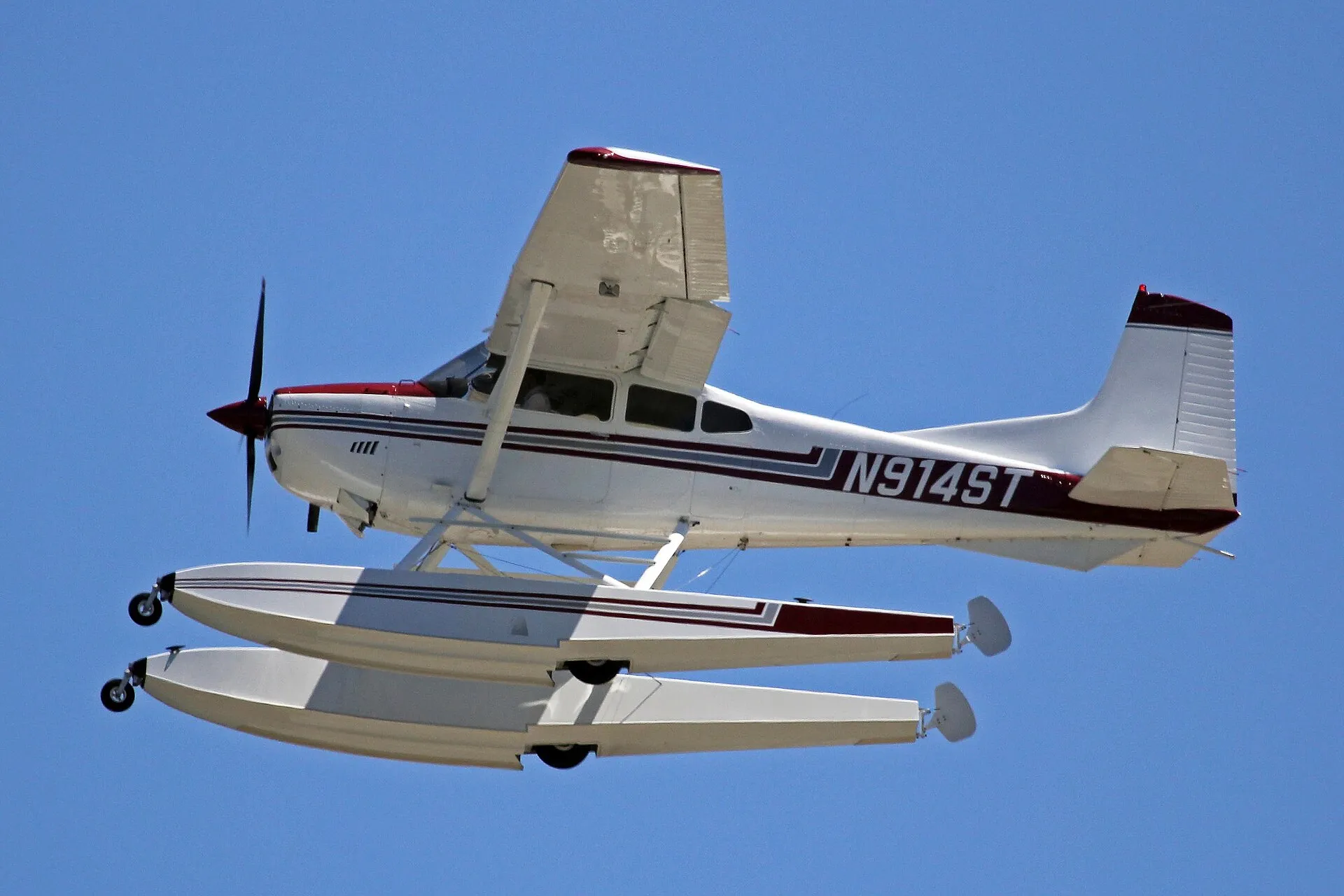Cessna A185F Skywagon auf Schwimmern