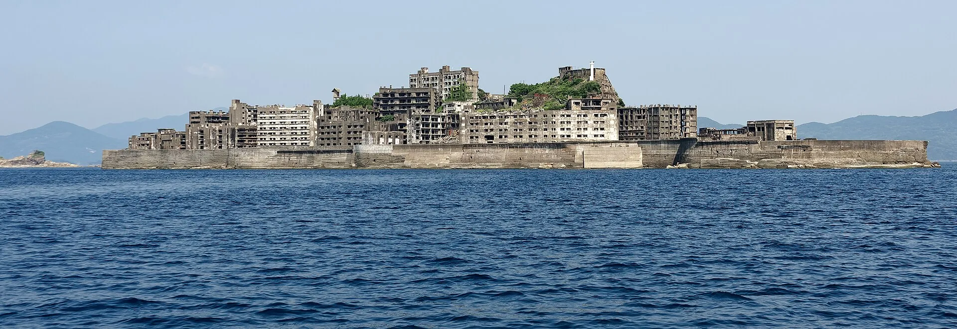 Verlassene Betonbauten auf der Insel Hashima vor Nagasaki