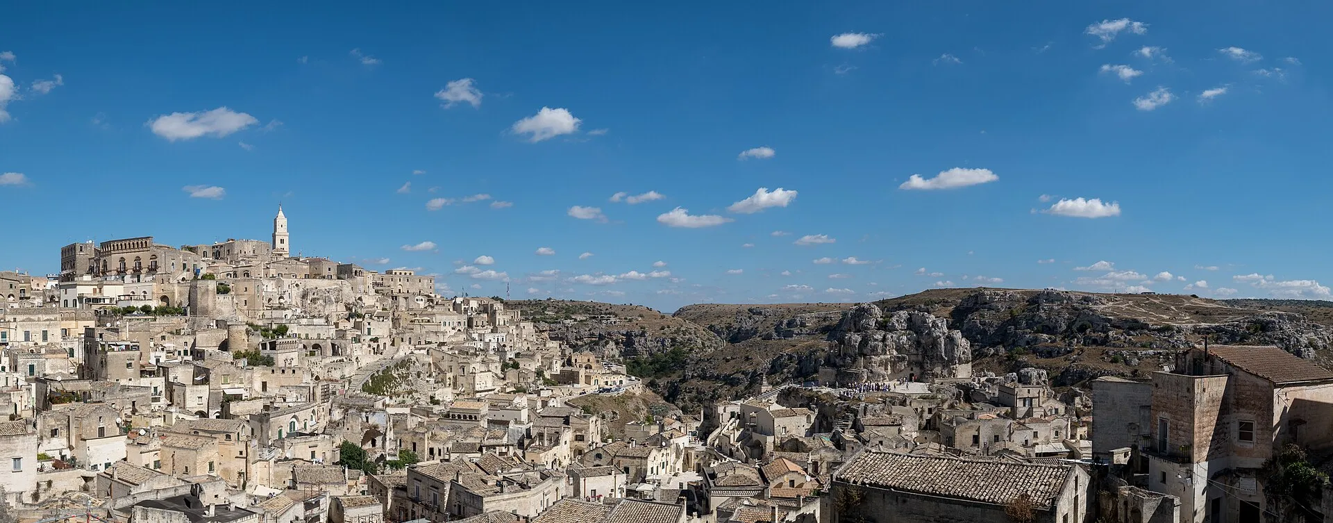 Panorama der in den Fels gebauten Sassi von Matera
