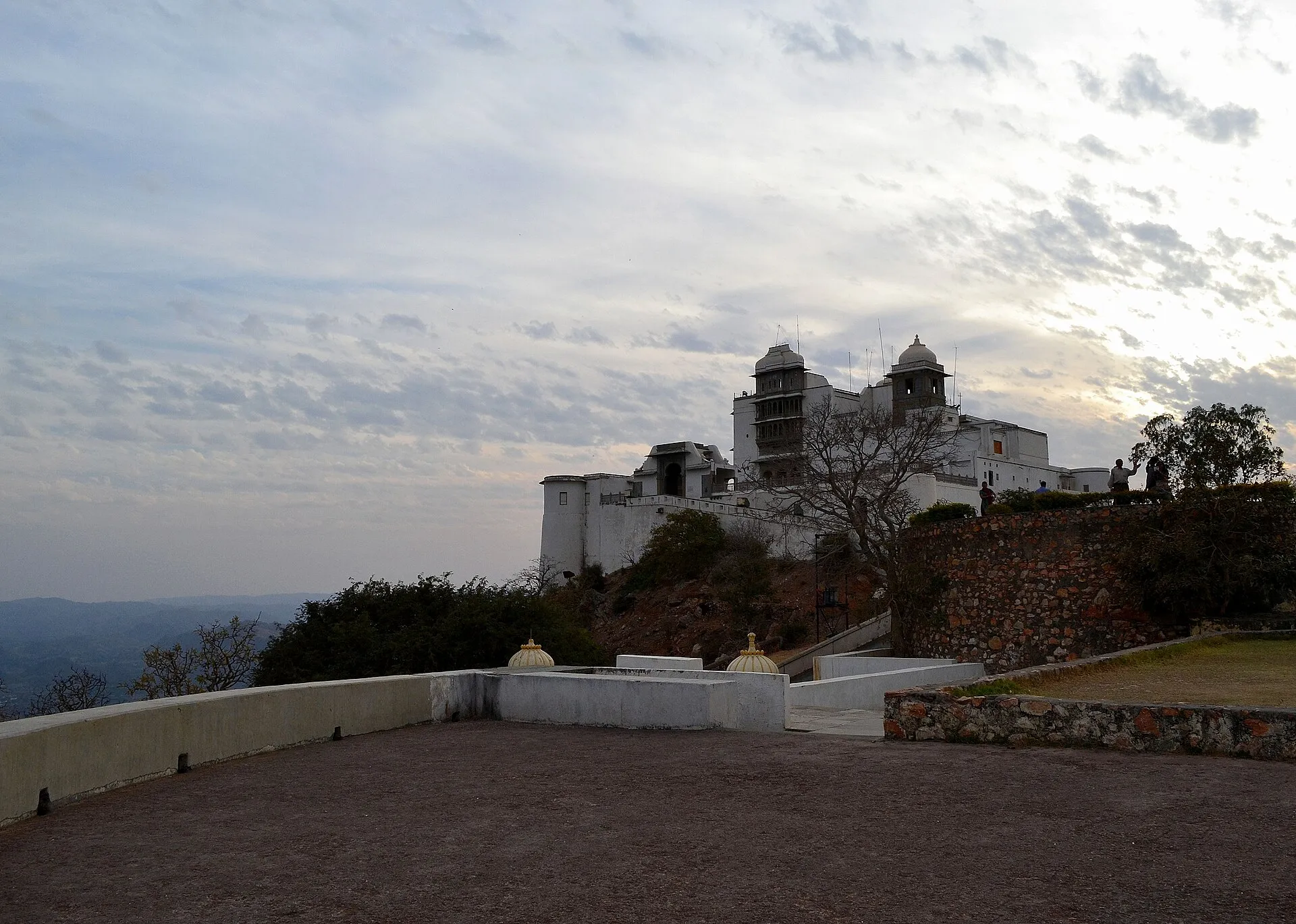 Monsoon Palace auf einem Berg über Udaipur