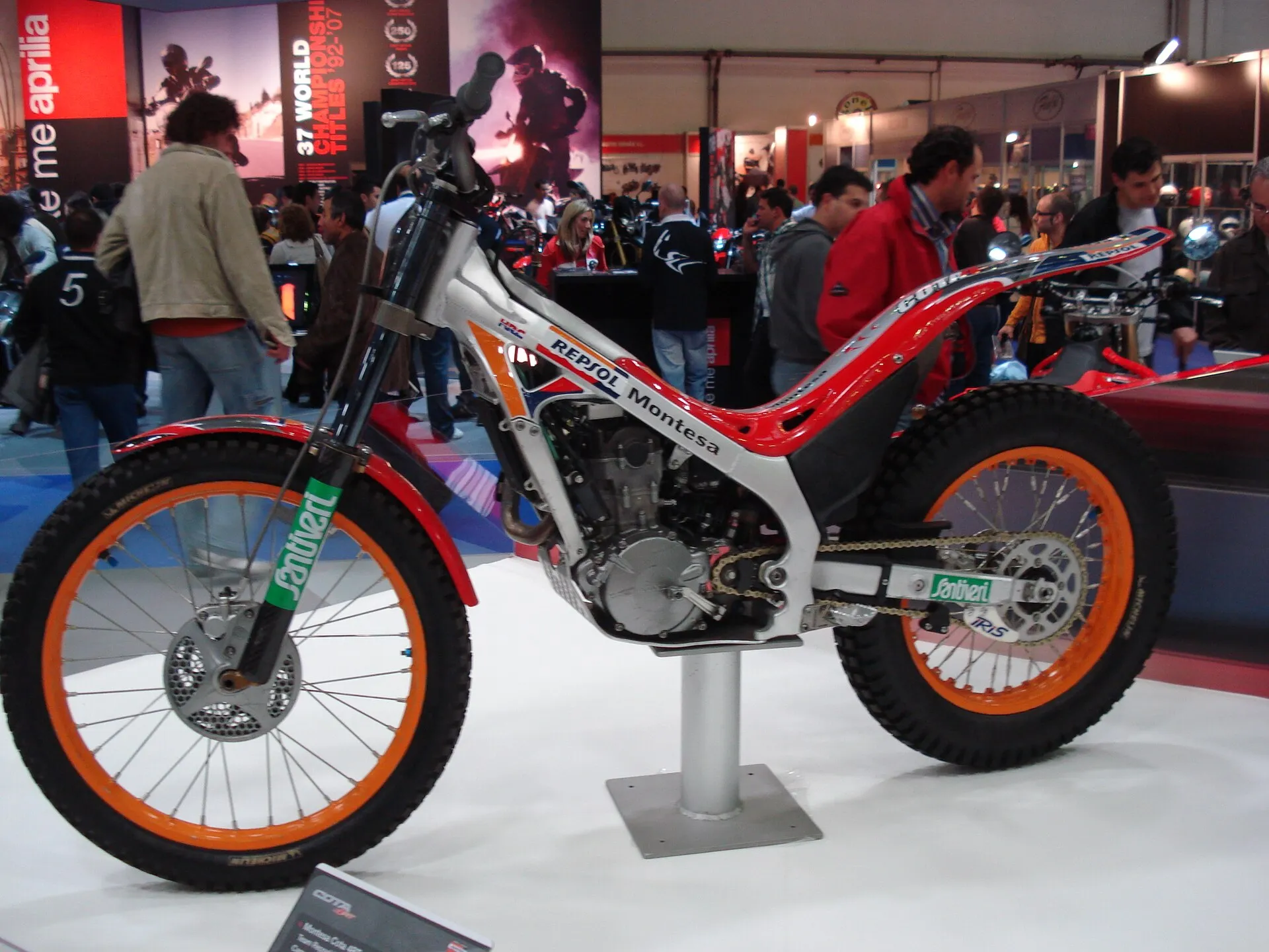 Montesa Cota 4RT Trial-Motorrad von der Seite