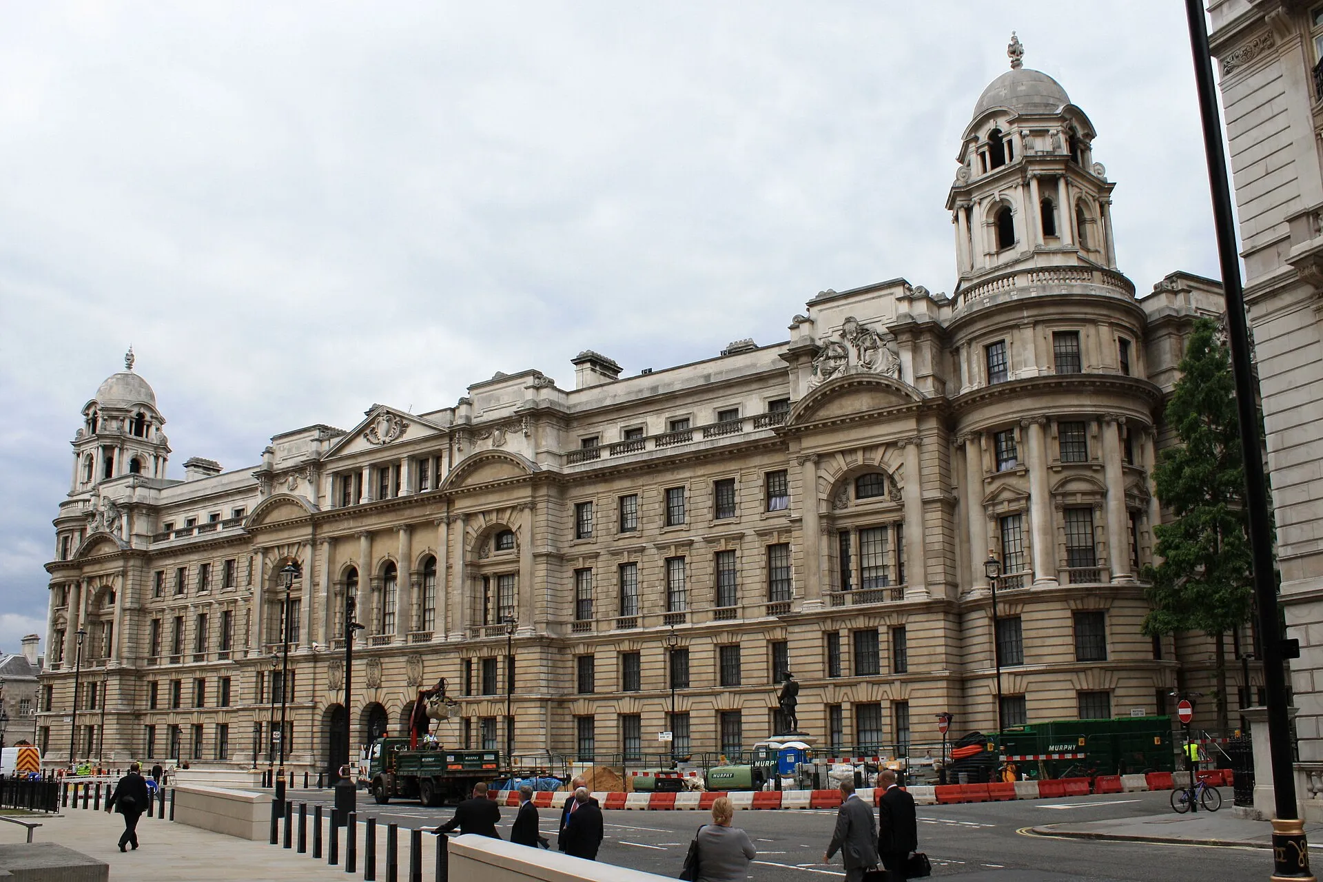 Fassade des Old War Office in Whitehall, London