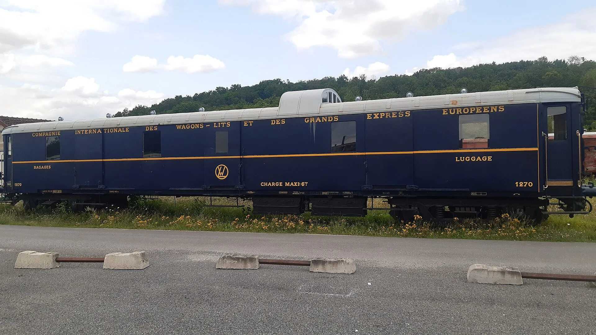Dunkelblauer Gepäckwagen der Compagnie Internationale des Wagons-Lits in Orient-Express-Lackierung