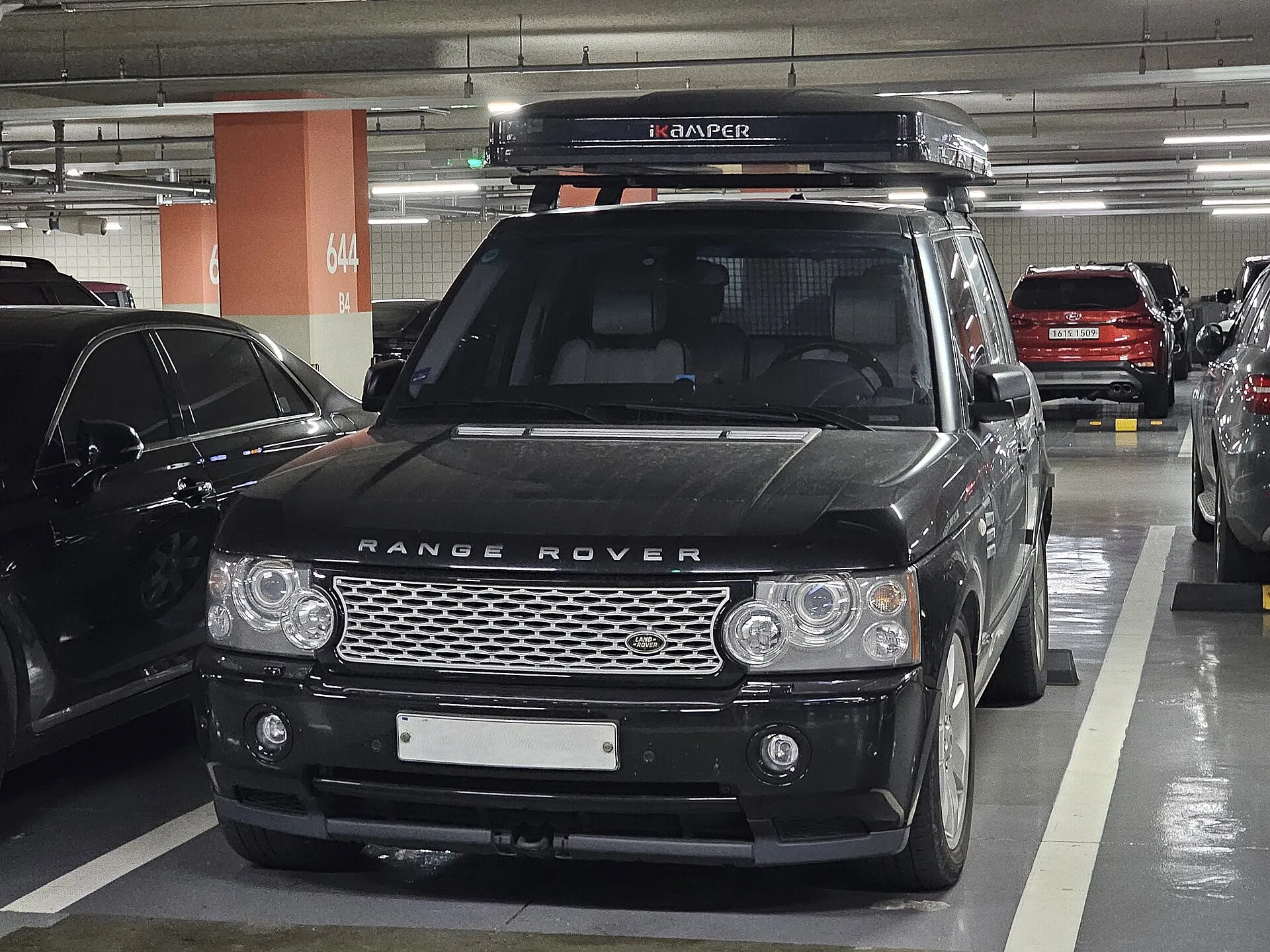 Schwarzer Range Rover Vogue der Baureihe L322