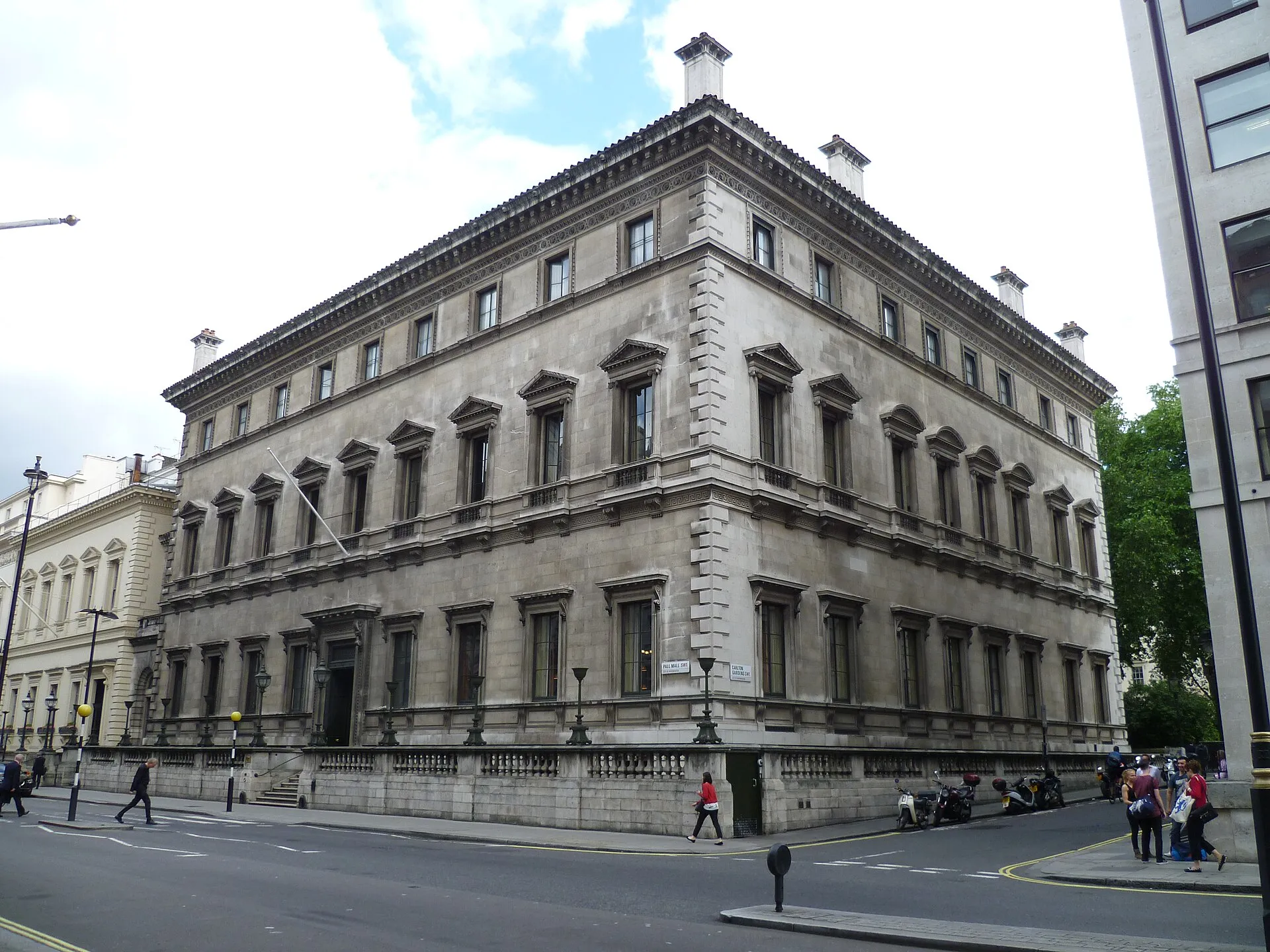 Steinerne Außenfassade des Reform Club an der Pall Mall in London