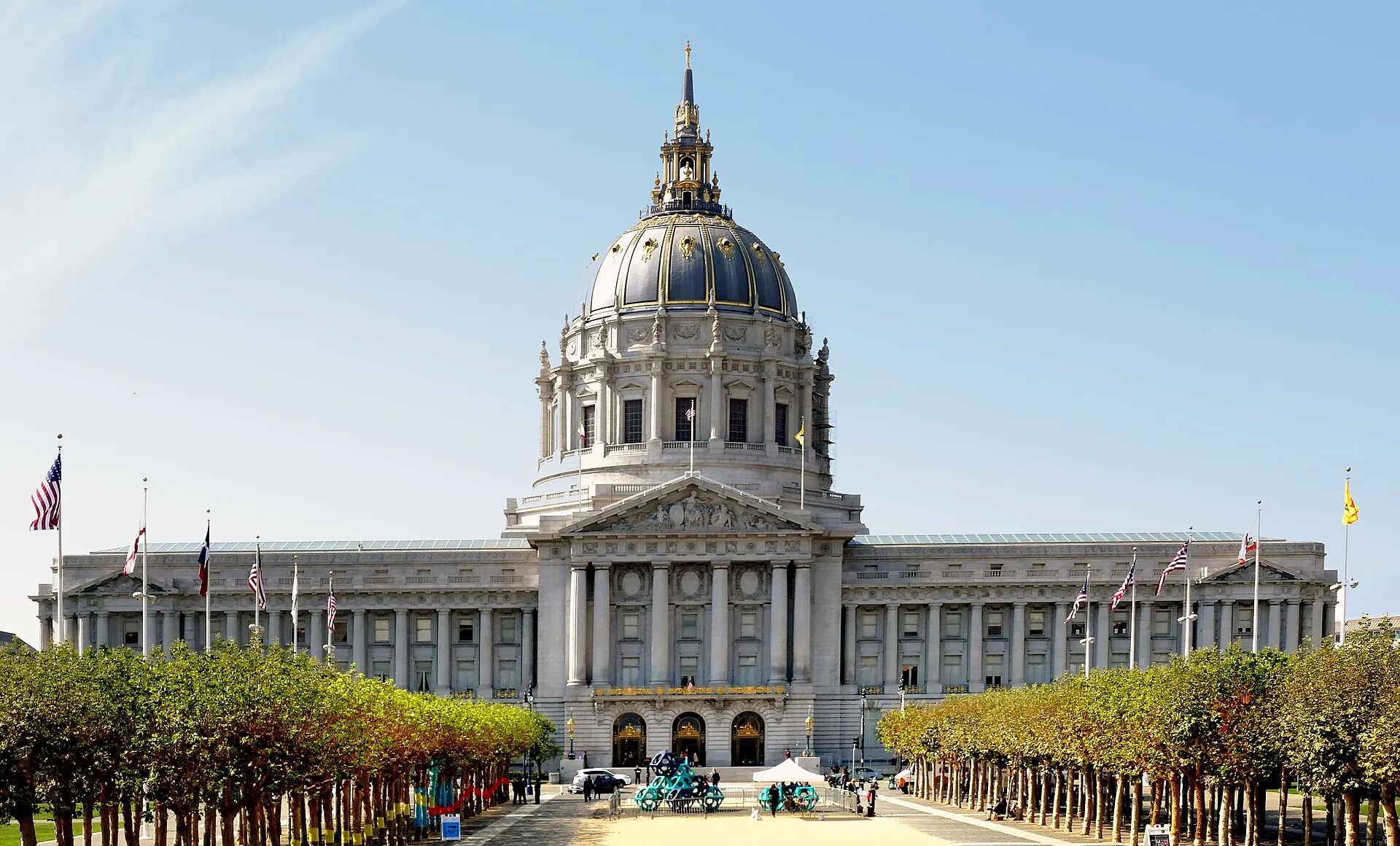 Kuppel und Hauptfassade des Rathauses von San Francisco