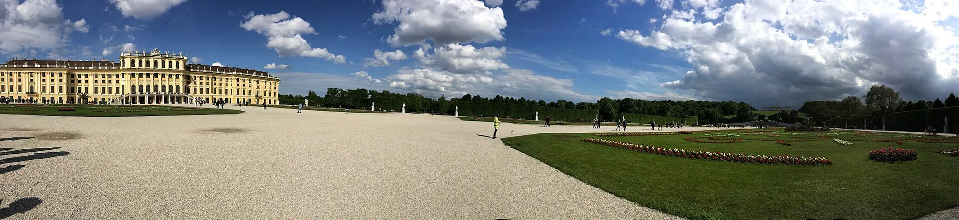 Panorama des Schlossparks Schönbrunn
