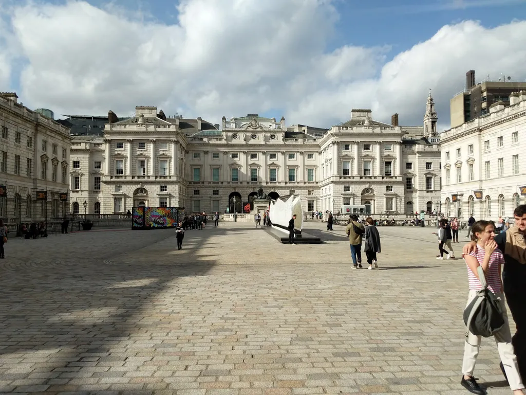 Neoklassizistischer Innenhof von Somerset House in London