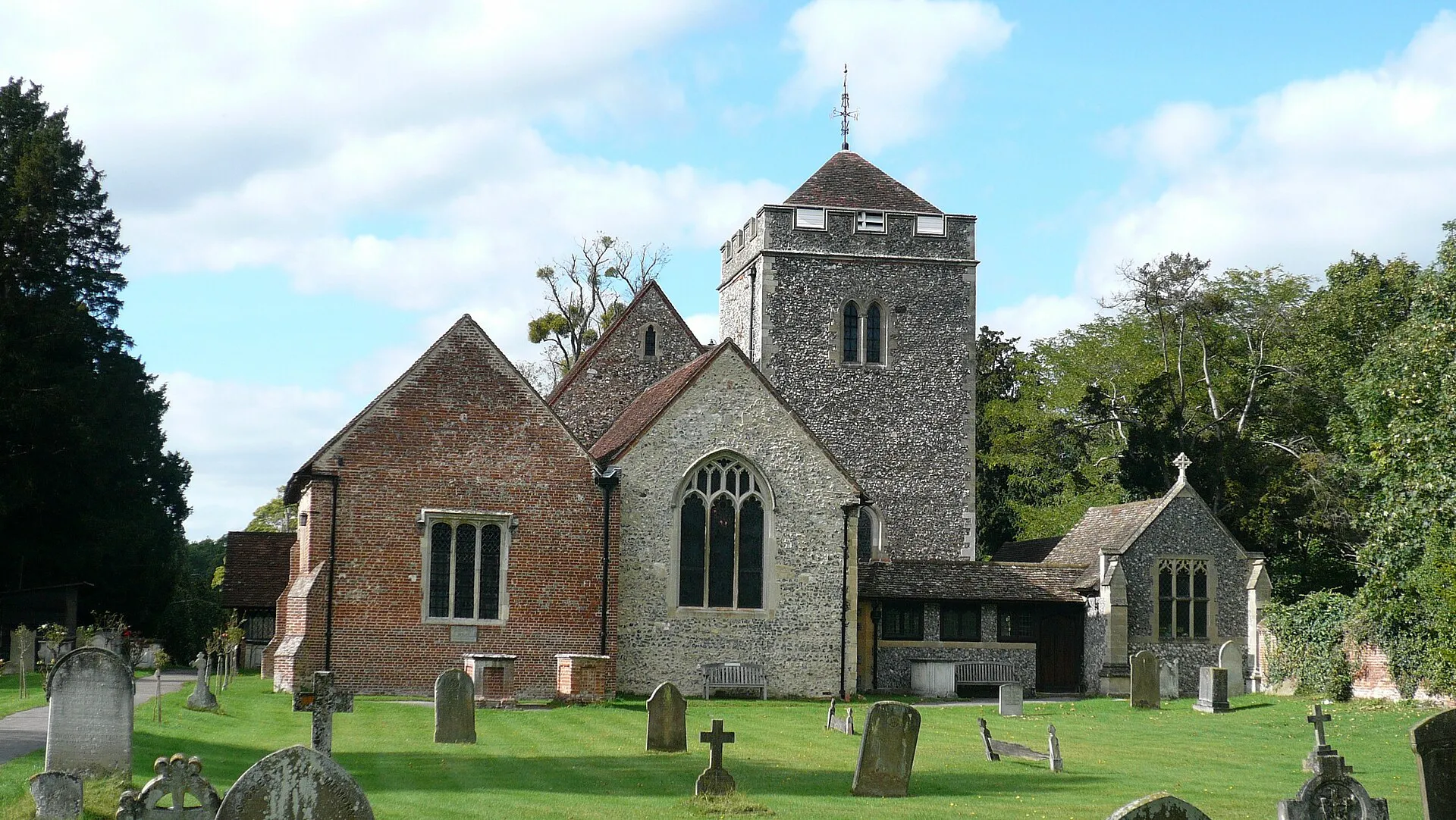 St Giles’ Church mit umgebendem Kirchhof in Stoke Poges