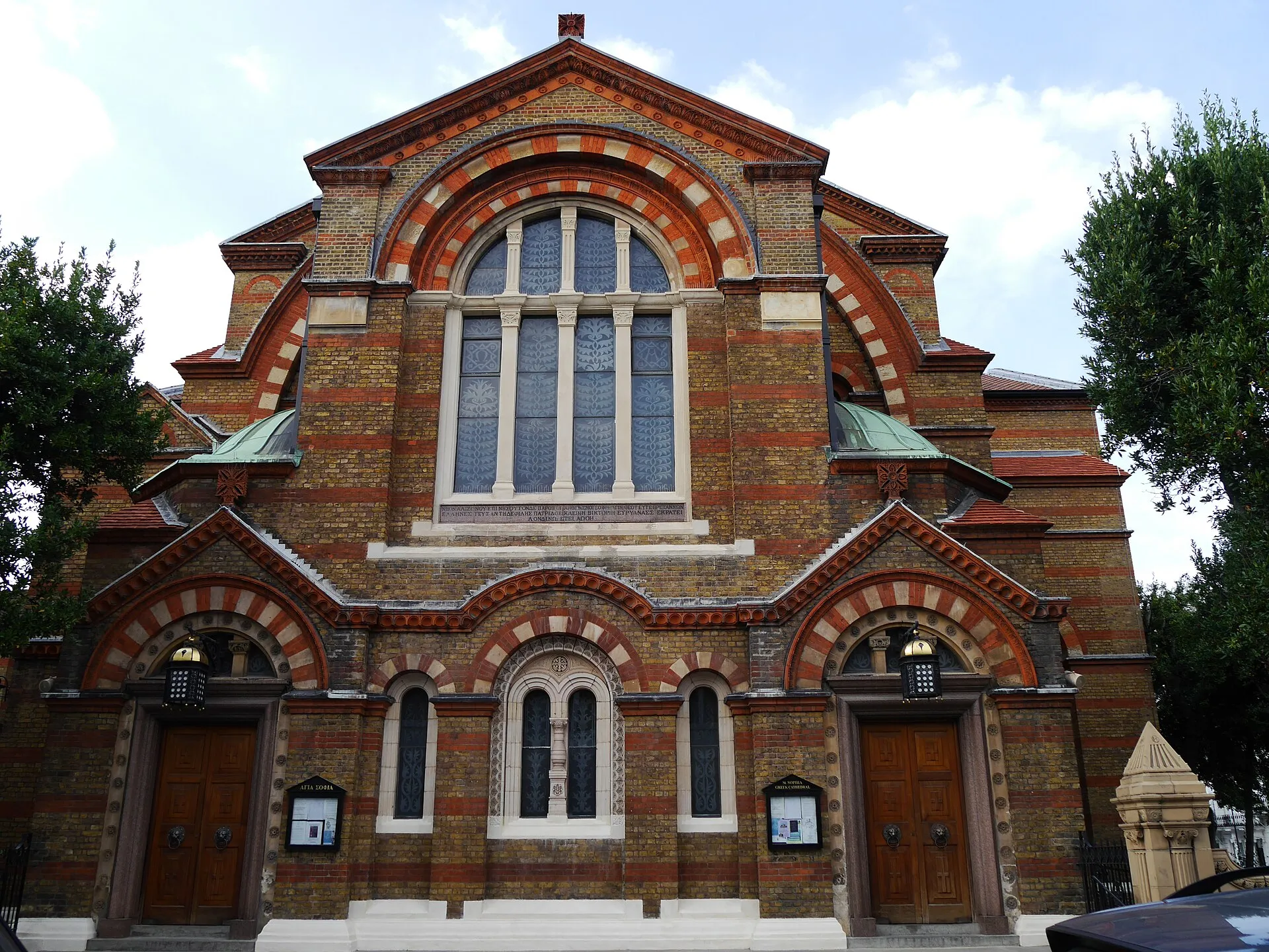Backsteinfassade der griechisch-orthodoxen St-Sophia-Kathedrale in London