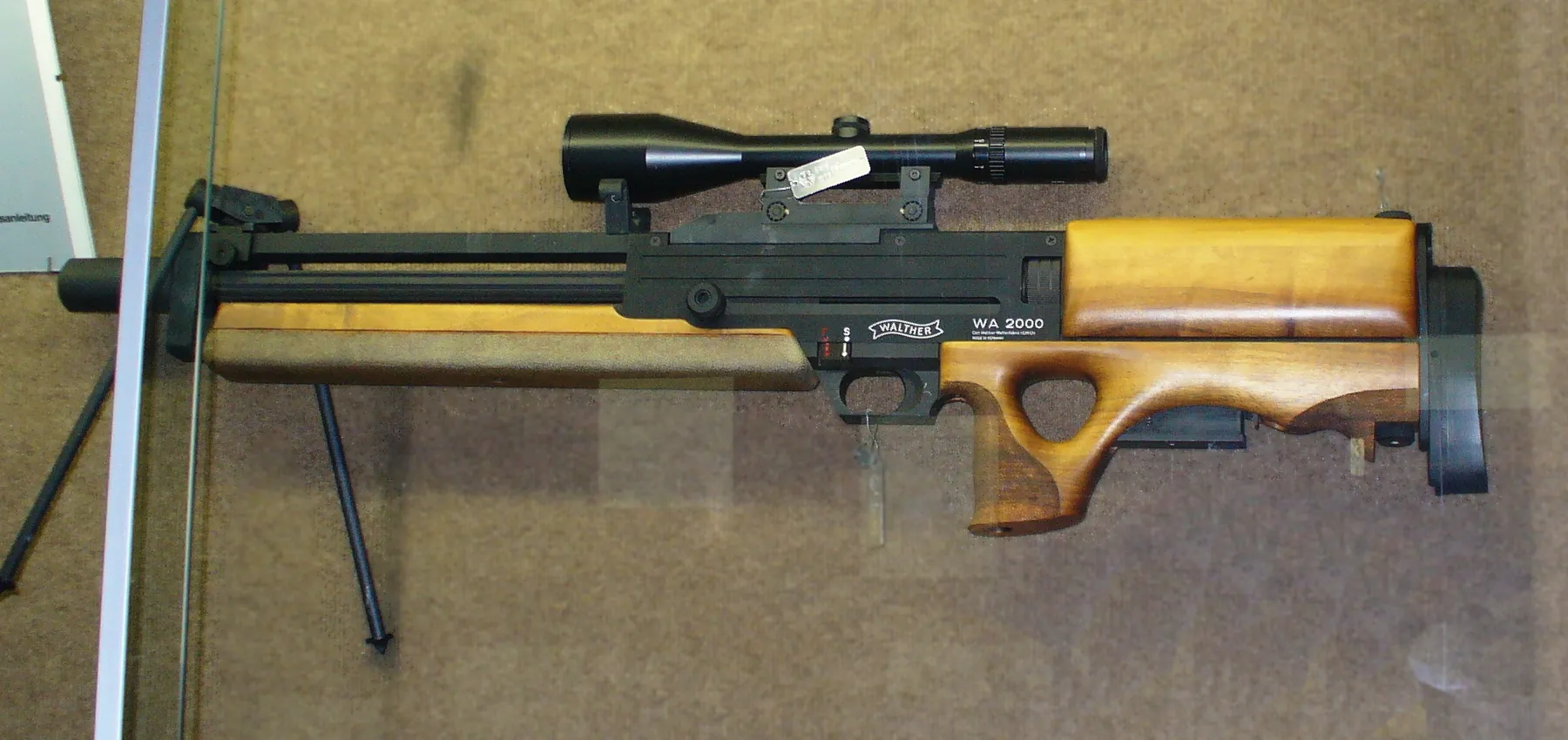 Walther-WA-2000-Präzisionsgewehr mit Zielfernrohr